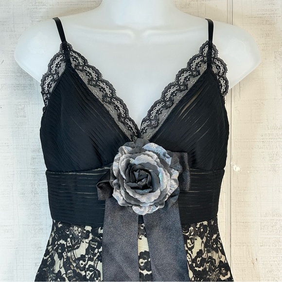 Womens Formal Midi Dress Sz 6 Sleeveless Silk Lace Ruffle Tiered Y2k Whimsigoth - Picture 3 of 13